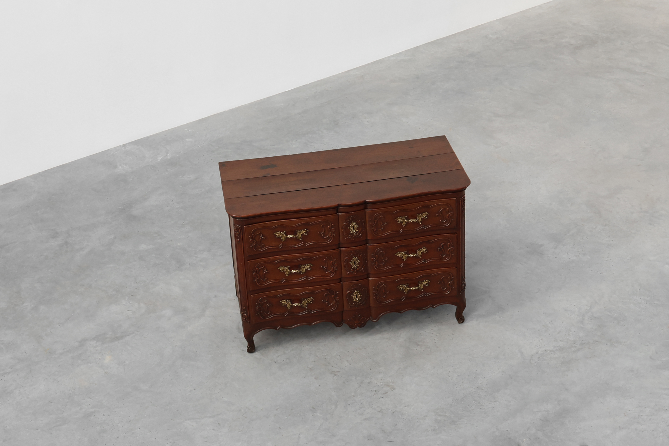 French 18th Century hand crafted oak chest of drawers in Louis XV stylethumbnail
